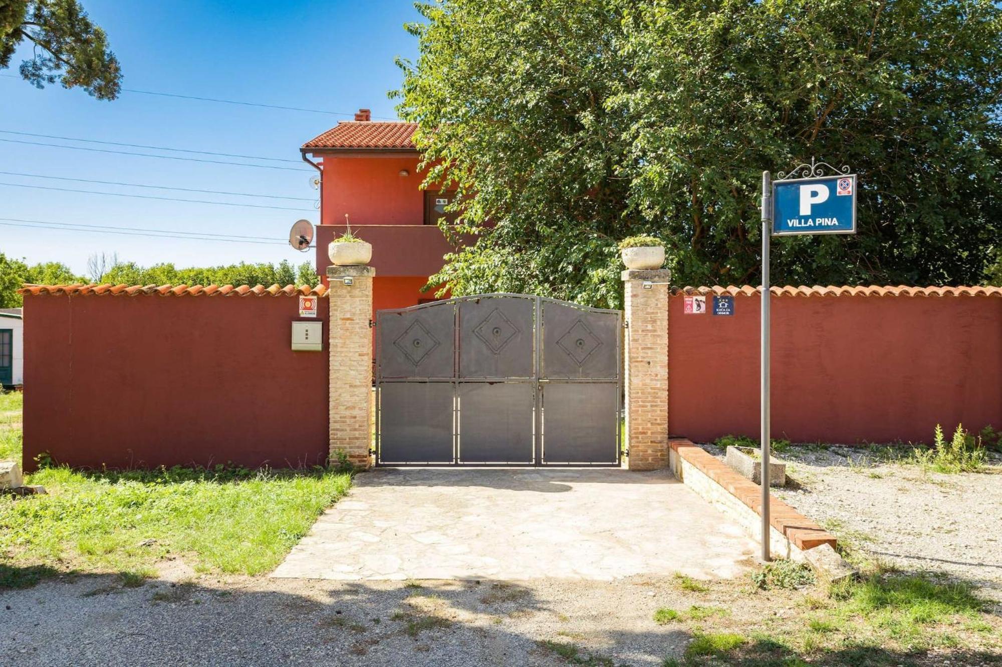 Holiday Home Pina Пула Екстериор снимка